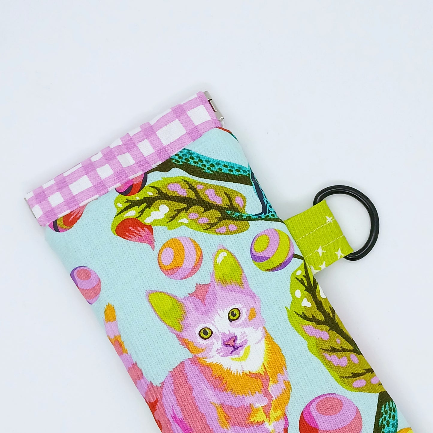 Squeeze-closure padded glasses case