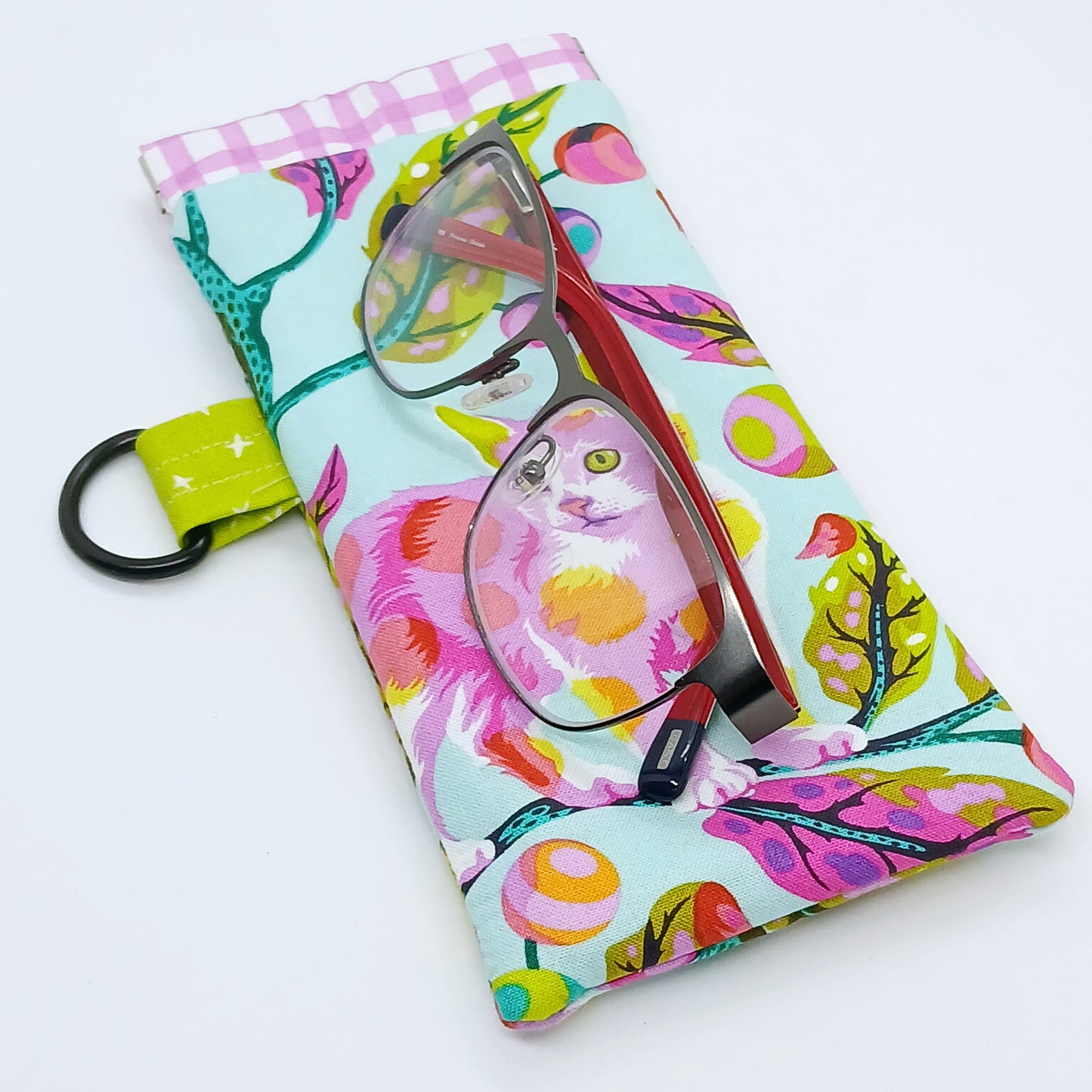 Squeeze-closure padded glasses case